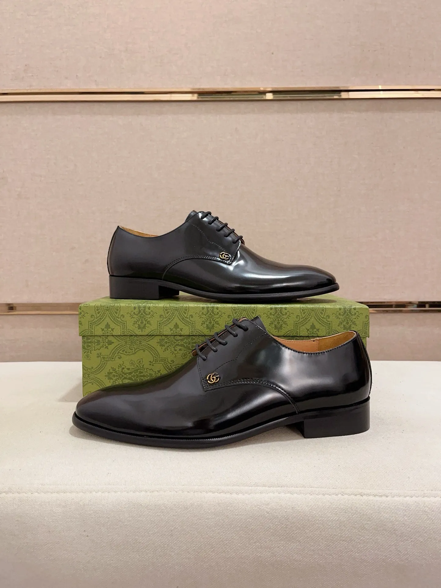 Men's shoes 💰: 520💰 (GUCCI) new series ss hot new products 💢 💠 Casual leather shoes 👞, first layer of cowhide, upper hardware buckles and logo on the sides of the shoe, brand logo on the insole and sole 💠 💎Upper: 100% cowhide 💎Inner: cowhide/100% 💎Feet: cowhide/100% 💎Sole: rubber/100% 💎SIZE: 38 39 40 41 42 43 44 Can be customized 45